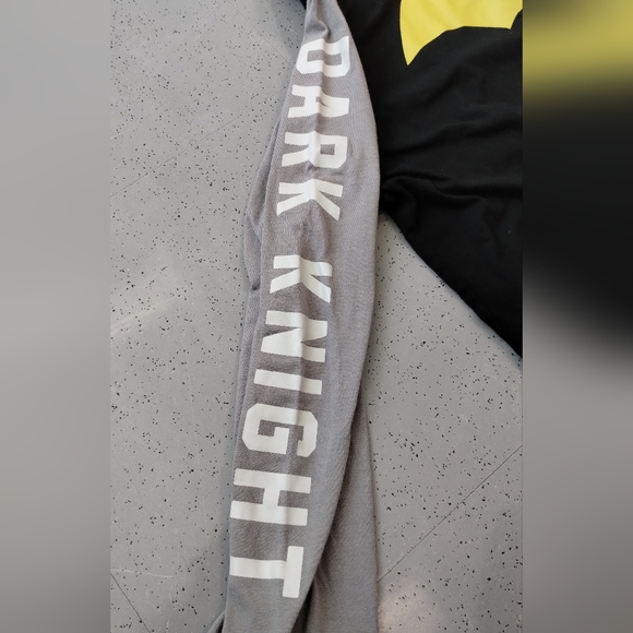 DC Comics The Dark Knight Batman  Long Sleeve Shirt  (Fading on Size Tag) - Picture 9 of 16